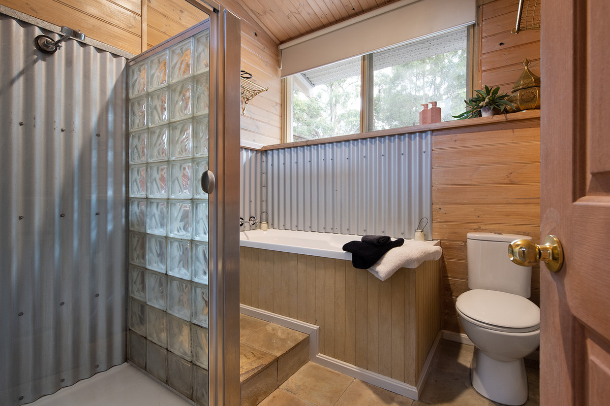 Outdoor bathtub